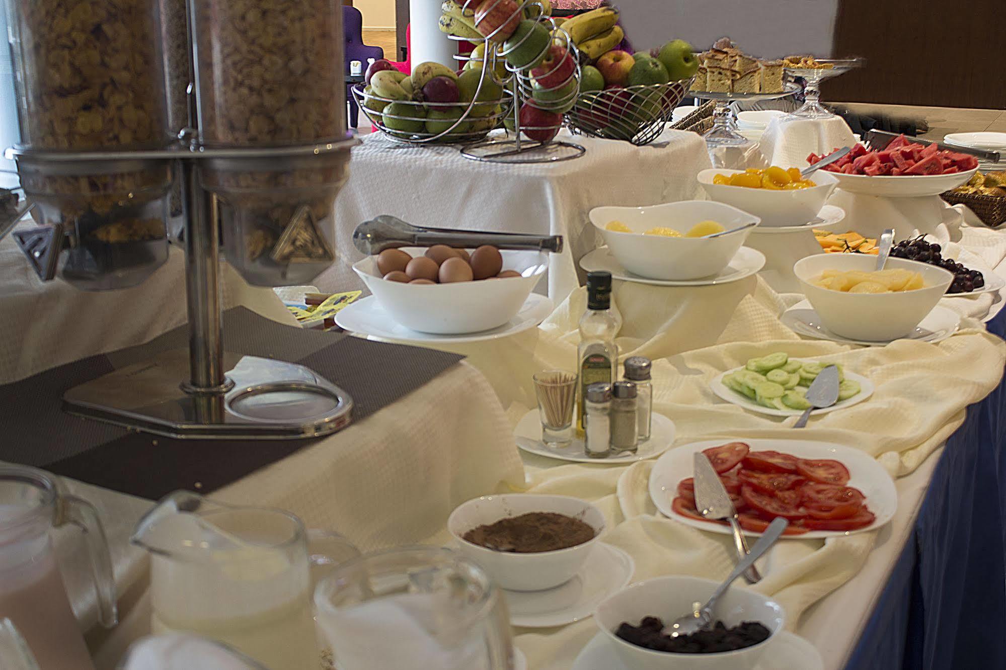 Regency Way Montevideo Hotel Екстер'єр фото